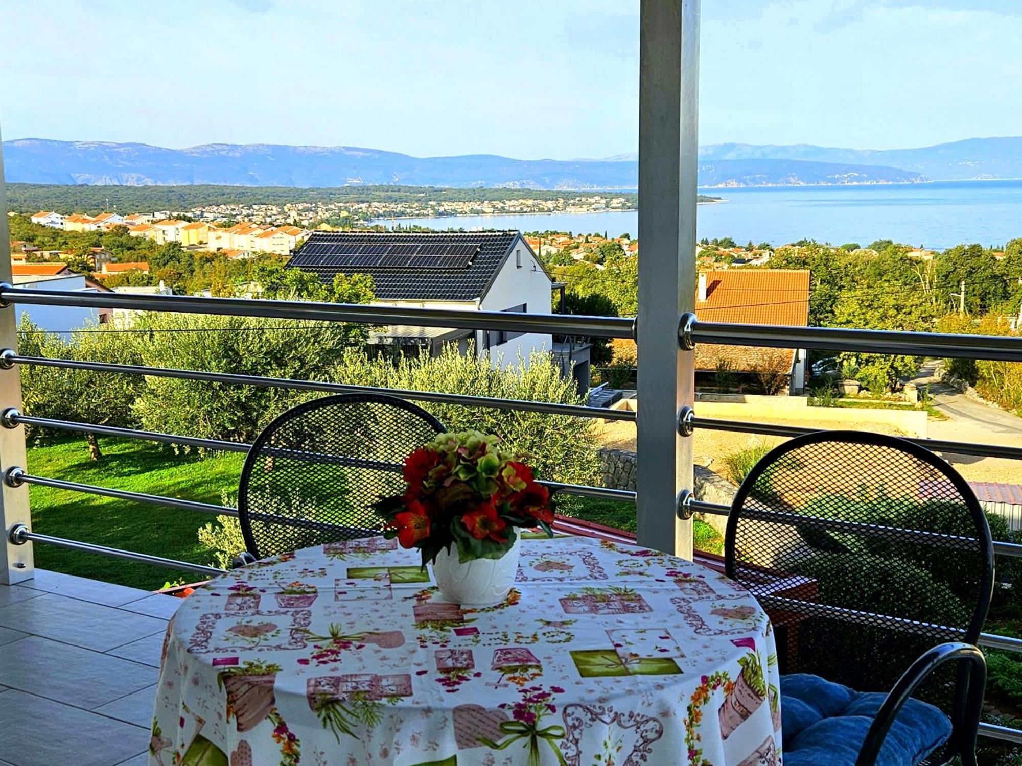 Apartments Kremenici Malinska Oda fotoğraf